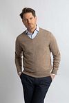Sweter Steppin' Out z dekoltem V z wełny merino, taupe Model / Voorkant