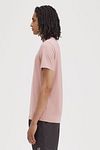 Fred Perry T-Shirt Altrosa Model / Zijkant