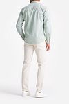 King Essentials The Tommy Shirt Sage Green Model / Achterkant