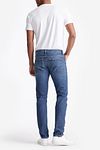 King Essentials The Jason Jeans azul medio Model / Achterkant