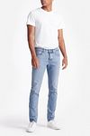 King Essentials The Jason Jeans Bleu Clair Model / Voorkant