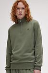 Fred Perry Half Zip Trui Olijfgroen Model / Zijkant