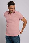 Fred Perry Polo M3600 Roze S29 Model / Voorkant met Bram