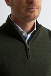 Maglione Half Zip Steppin' Out in lana merino verde oliva Model / Detail