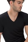 Mey V-hals Dry Cotton T-skjorte Svart 2-pakning Model / Zijkant