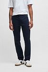 Chinosy Slim Fit BOSS w kolorze granatowym Model / Voorkant