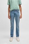 Jeansy BOSS Delaware w odcieniu Bright Blue Model / Voorkant
