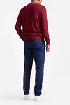 KING Essentials The John Pullover de merino rojo Model / Achterkant