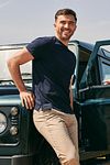 Suitable Respect T-shirt Jim Denim Blauw Model / Voorkant met Bram