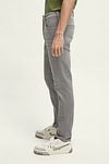 Scotch and Soda Skim Jeans Grau Model / Zijkant