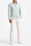 King Essentials The Tommy Shirt Sage Green Model / Voorkant