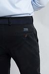 Steppin' Out chino Fleming w kolorze granatowym Model / Detail