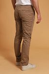 Suitable Plato Chino i Khaki Model / Voorkant