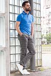 Suitable Chino Locke Karo Grau Model / Sfeerbeeld