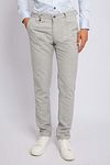 Suitable Chino Pico Pleat Flanel Lichtgrijs Model / Voorkant met Folkert