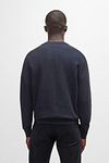 Sweter BOSS Anion granatowy Model / Achterkant