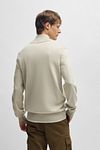 Sweter BOSS Kanobix Half Zip w kolorze ecru Model / Achterkant