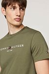 T-Shirt Tommy Hilfiger con logo verde oliva Model / Voorkant