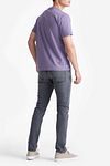 KING Essentials The Steve T-Shirt Viola Model / Achterkant