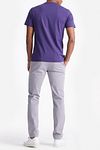 King Essentials The Steve T-Shirt Violet Foncé Model / Achterkant