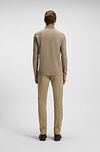BOSS Polo Passerby Taupe Model / Achterkant