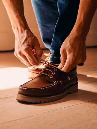 Suitable Deck Shoes Leather Brown
