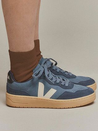 Veja Sneakers V-90 Suede Blauw