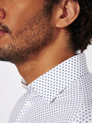 Desoto Skjorte med Kent-krave og grafisk tryk i hvid