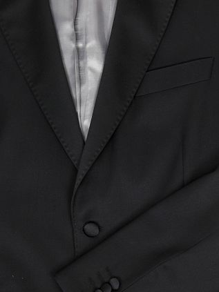 Passer Colbert'en fra New York i uld i sort