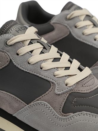 22402604-grey