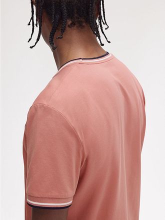 Fred Perry M1588 Twin Tipped T-skjorte Rosa