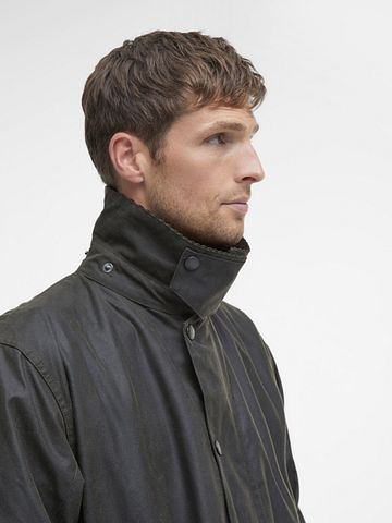 Barbour Northumbria Wax Jacket Green Model / Detail