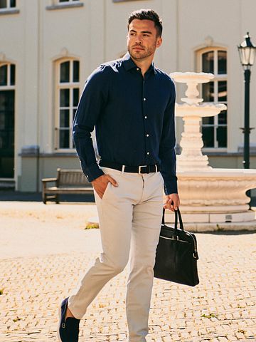 Suitable Shirt Linen Navy Model / Voorkant