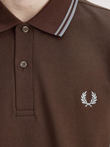 Fred Perry Langarm-Poloshirt Braun 49A Model / Detail