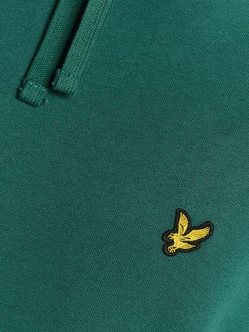 Lyle and Scott Hoodie Everglade Groen Model / Detail
