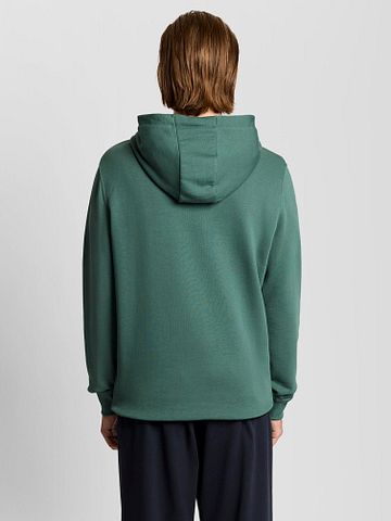 Lyle and Scott Hoodie Everglade Green Model / Achterkant
