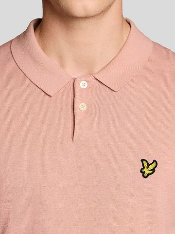 Lyle & Scott Strikk Polo – Grapefrukt Rosa Model / Detail