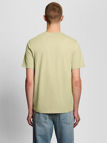 Lyle and Scott T-shirt Herb Groen Model / Achterkant