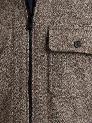 Surchemise Vanguard Brushed Taupe Model / Detail