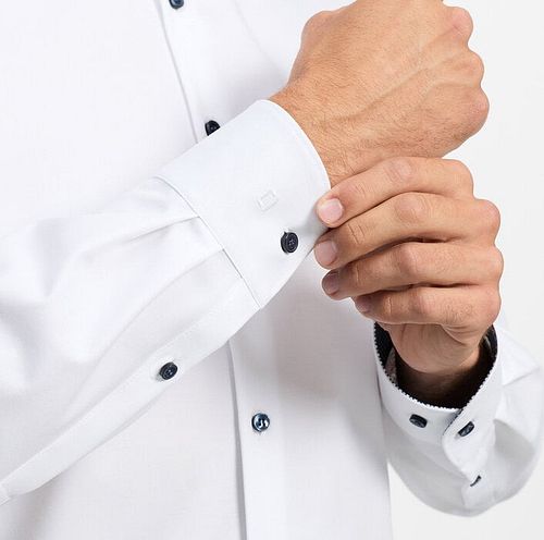 Koszula OLYMP Level 5 24/Seven w kolorze białym Model / Detail