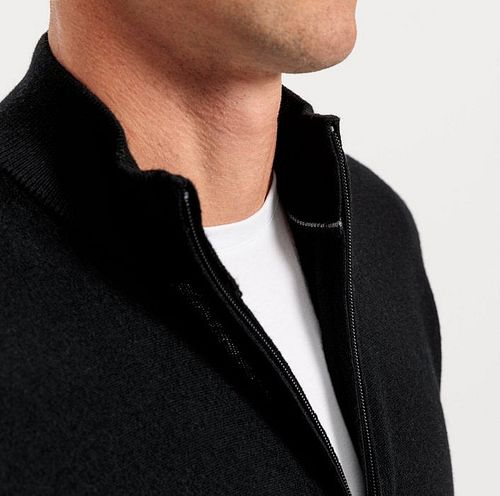 Sweter OLYMP z krótkim zamkiem z wełny, czarny Model / Detail