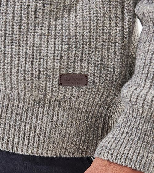 Barbour Pullover Laine d'Agneau Knitted Stone Gris Model / Detail