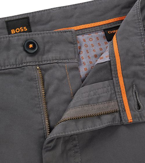 BOSS satynowe chinosy w kolorze antracytowym Product / Detail