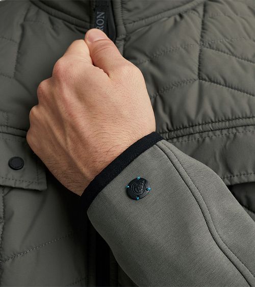 Cast Iron Blouson Bomber Interlock Vert Model / Detail