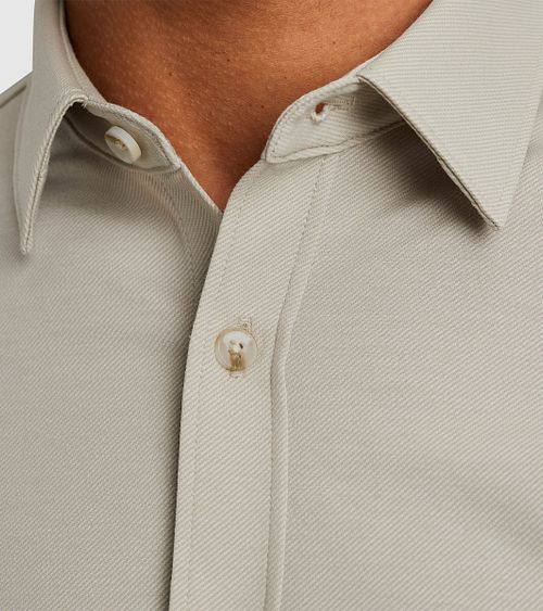 Cast Iron Chemise Twill Jersey Greige Model / Detail