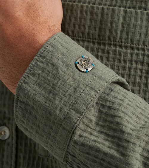 Cast Iron overshirt o waflowej strukturze, zielony Model / Detail