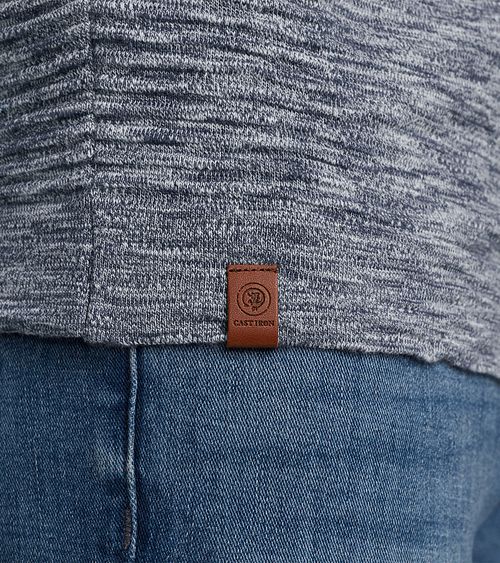 Cast Iron Pullover Turtleneck Blau Model / Detail