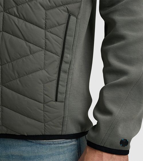 Cast Iron Veste Interlock Vert Model / Detail