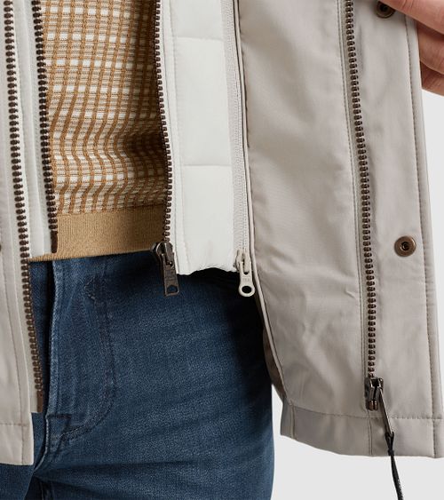 Chaqueta Vanguard V-Double Greige Model / Detail