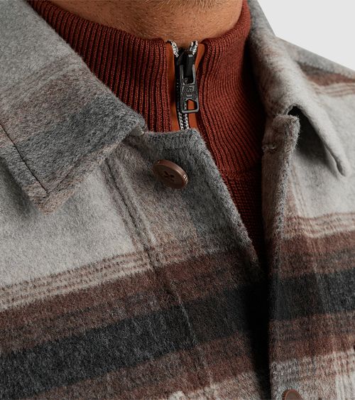 Overshirt Vanguard a quadri in misto lana spazzolata grigio Model / Detail